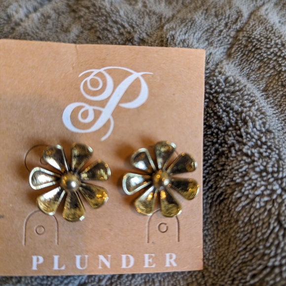 3 new pairs of earrings from Plunder. Yellow, gold and 80's. - Picture 4 of 7